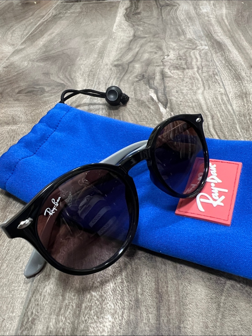 🔥🔥Ray-Ban Kids Black Sunglasses with Blue Pouch